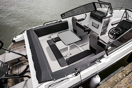 Моторный катер Finnmaster Husky R7